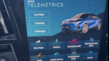 Alpine A390: dettaglio sulla schermata Alpine Telemetrics per monitorare i parametri di guida