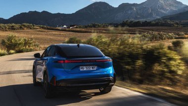 Alpine A390: tre motori, trazione integrale 400 CV e 577 km di autonomia per la versione GT