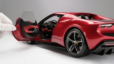 Amalgam Ferrari 296 GTB: prego, si accomodi