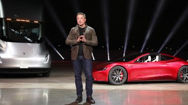 Anche il patrimonio personale di Elon Musk intaccato dal crollo Tesla a Wall Street