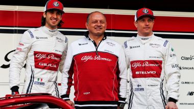 Antonio Giovinazzi, Frederic Vasseur e Kimi Raikkonen alla presentazione dell'Alfa Romeo Racing 