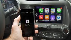 Apple CarPlay ora supporta anche Google Maps e Waze