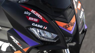 Aprilia SR GT: non mancano gli sponsor e i numeri di gara dei piloti ufficiali