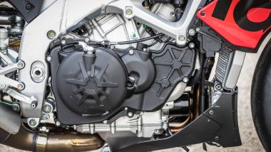 Aprilia Tuono V4 1100 Factory 2019: il motore eroga 175 cv e 122 Nm di coppia massima