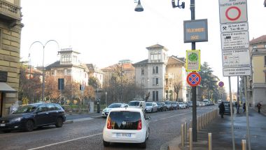 Area C e Area B di Milano: slittano i nuovi divieti 