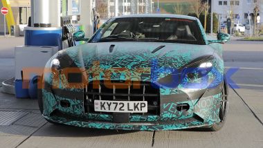 Aston Martin DB12: design evoluto per la coupé britannica