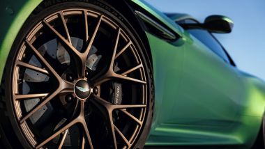 Aston Martin DB12, le ruote da 21'' e i nuovi Michelin Pilot Sport 5 S