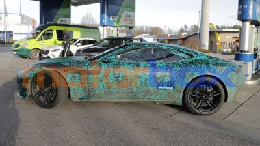 Aston Martin DB12: monterà ancora un motore V12, ma aggiornato