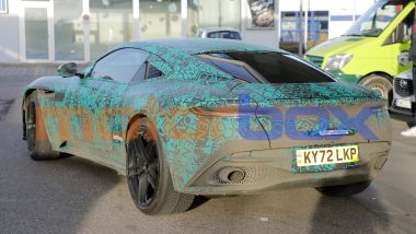 Aston Martin DB12: su strada i prototipi per i collaudi
