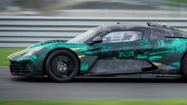 Aston Martin Valhalla: la supercar inglese rinnova il design e migliora le performance