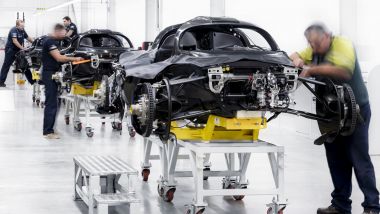 Aston Martin Valkyrie: lo stabilimento produttivo di Gaydon