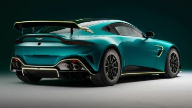Aston Martin Vantage GT4: debutta la versione racing aggiornata della coupé inglese