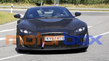 Aston Martin Vantage V12 RS: visuale frontale