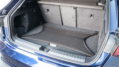 Audi A3 Sportback 30 g-tron: il baule con la retina fermacarico (optional)
