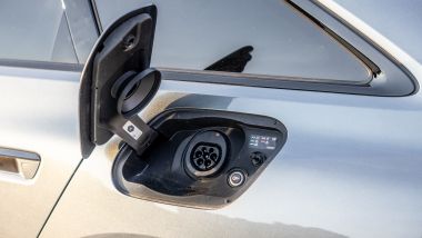 Audi A5 e-Hybrid: da esterno, solo ricarica a corrente alternata