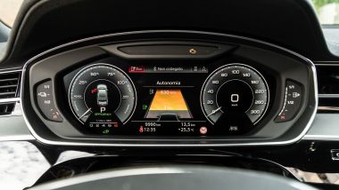 Audi A8 60 TFSI e plug-in: il cruscotto digitale da 12,3