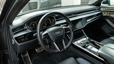Audi A8: l'abitacolo della berlina esprime lusso e la tecnologia al vertice