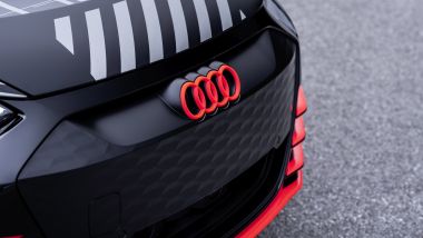 Audi e-tron GT: particolari arancioni per il prototipo