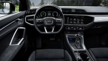 Audi Q3 TFSI e: gli interni