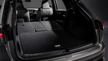 Audi Q4 e-tron: il bagagliaio con i sedili abbassati