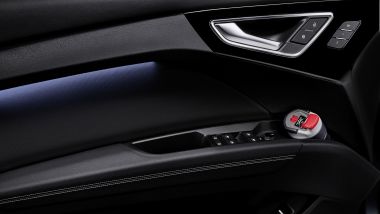 Audi Q4 e-tron: le tasche portabottiglie nelle portiere