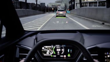 Audi Q4 e-tron, l'head-up display a realtà aumentata