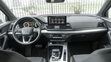 Audi Q5 Sportback 55 TFSI e, la plancia moderna ed essenziale