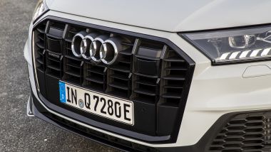 Audi Q7 plug-in hybrid: la griglia anteriore