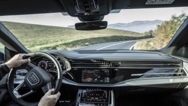 Audi Q8 2024, la plancia