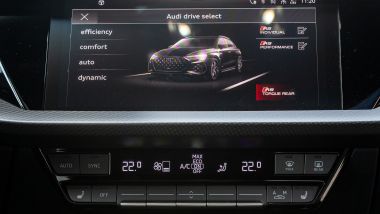 Audi RS 3 2022 Sportback, l'infotainment da 10,1 pollici con le 7 modalità di guida
