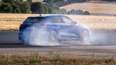 Audi RS 3 performance edition: la versione Sportback impegnata in un drift