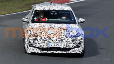 Audi RS6 e-tron: la batteria dovrebbe avere una capacità di 100 kWh e un'autonomia di 700 km
