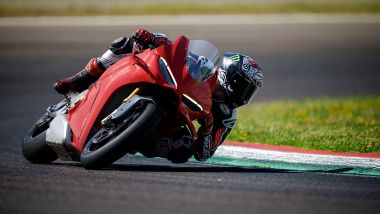 Bagnaia sulla nuova Panigale V4 S