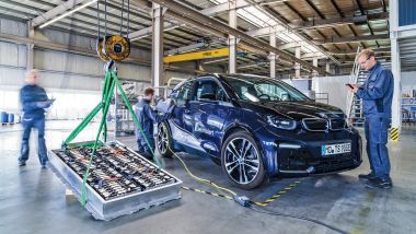 Batterie, il nuovo regolamento dell'Unione Europea: il pacco batterie di una BMW i3
