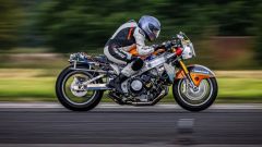 Becci Ellis, record mondiale di velocità con moto naked: 372 km/h