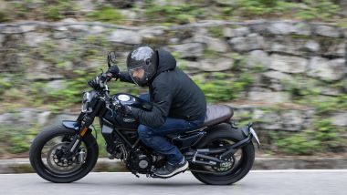 Bell Bullit GT: grazie alla tripla taglia di calotta, in testa rimane un casco compatto e piacevole da vedere