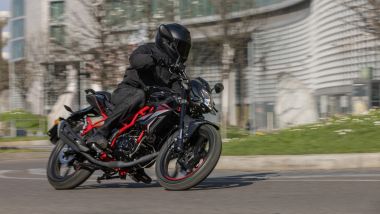 Benelli BN 125: da guidare è più coinvolgente di qualunque scooter di pari cilindrata
