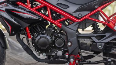Benelli BN 125: motore monocilindrico raffreddato ad aria e olio