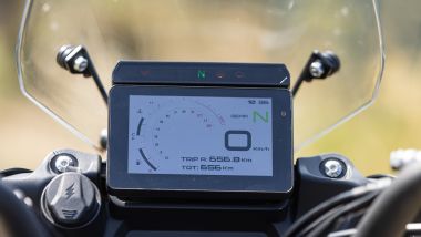 Benelli TRK 702X Dune Sea: il display TFT ricco di info e con connettività