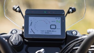 Benelli TRK 702X: il quadro strumenti è un completo display TFT da 5''