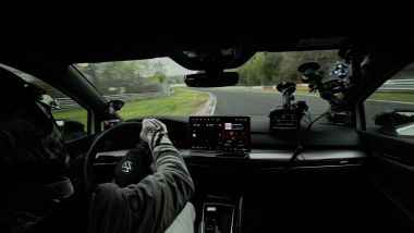 Benny Leuchter mentre porta Golf GTI Edition 50 al record sul 'Ring