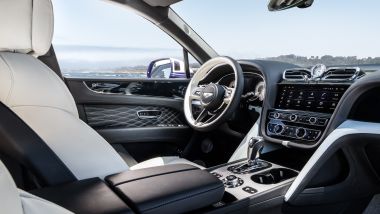 Bentley Bentayga EWB Mulliner: volante e infotinment