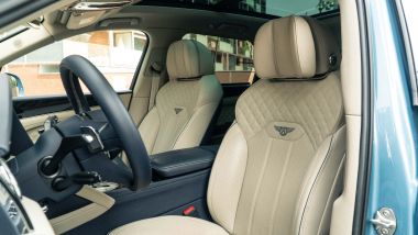 Bentley Bentayga Hybrid: i sedili anteriori offrono un comfort superlativo