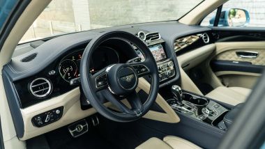 Bentley Bentayga Hybrid: l'abitacolo miscela lusso e tecnologia senza pari