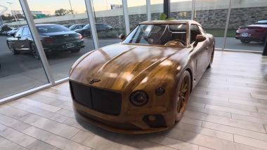Bentley Continental GT di legno: 3.000 ore di lavoro e peso di poco oltre i 900 kg