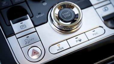 Bentley Flying Spur Hybrid: i comandi per la gestione della batteria