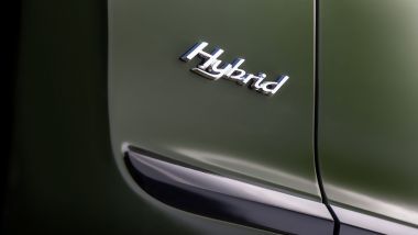 Bentley Flying Spur Hybrid: il badge Hybrid sul parafango anteriore