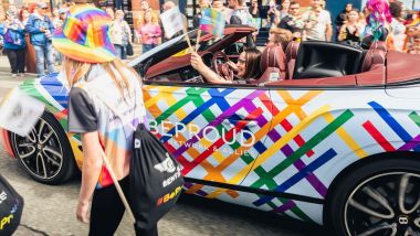 Bentley per la comunità LGBTQ+: livrea esclusiva per la Continental GTC
