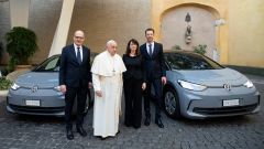 Vaticano, dal 2030 solo auto elettriche. L'accordo con Volkswagen