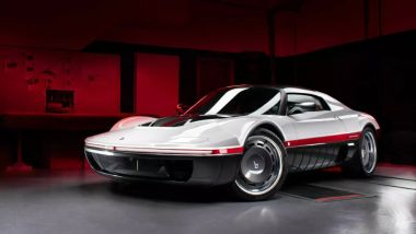 Bertone Runabout: lunghezza di 3,99 metri con carrozzeria Targa o Barchetta